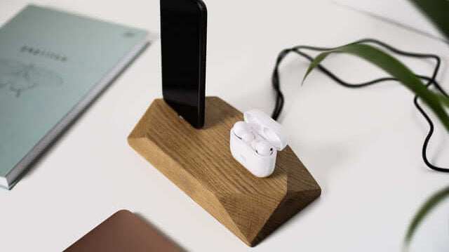 The Beauty and Durability of Oak: Why Oak Wood is an Excellent Choice for Office Accessories