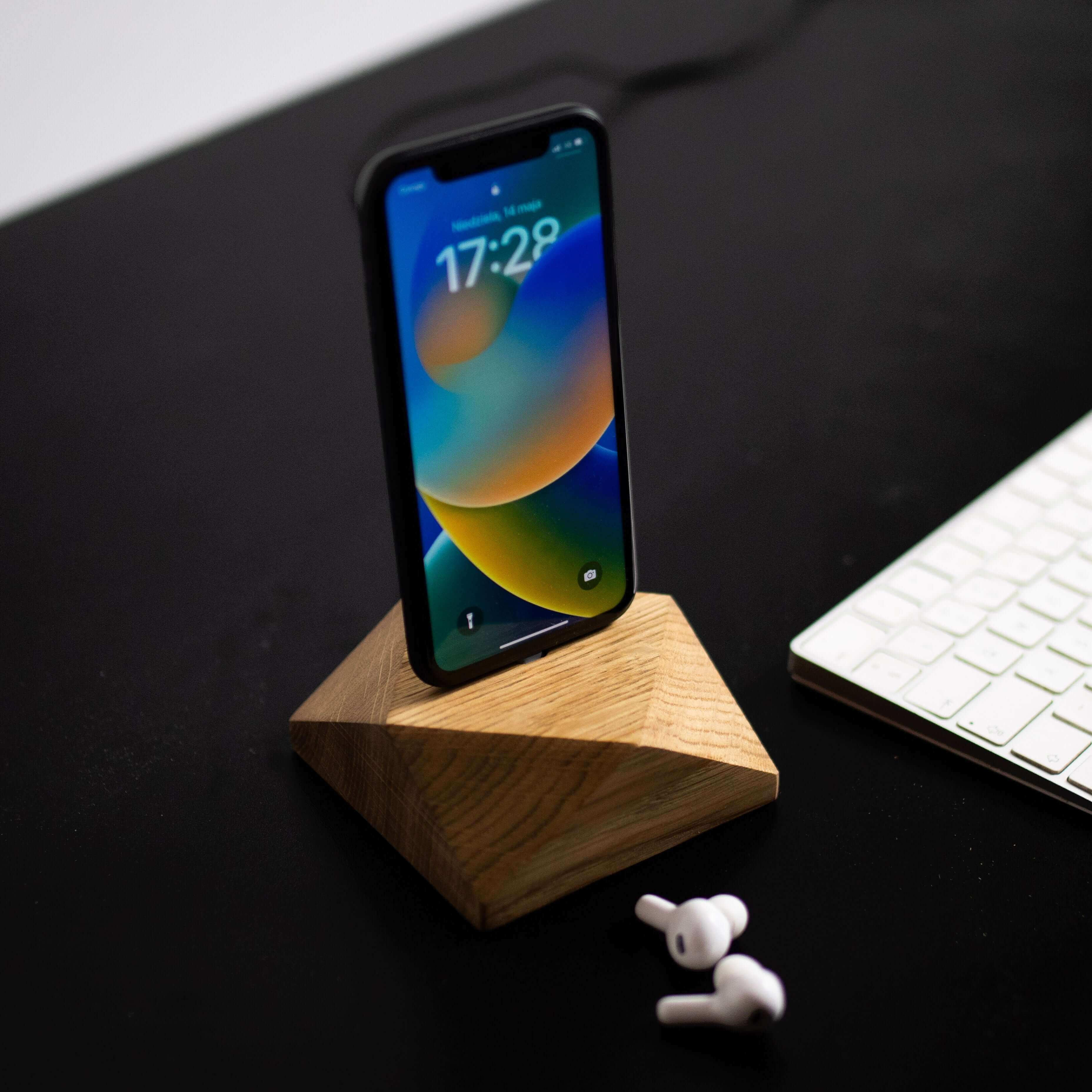 MINIMALISTIC DOCK STATION - Chopzwood