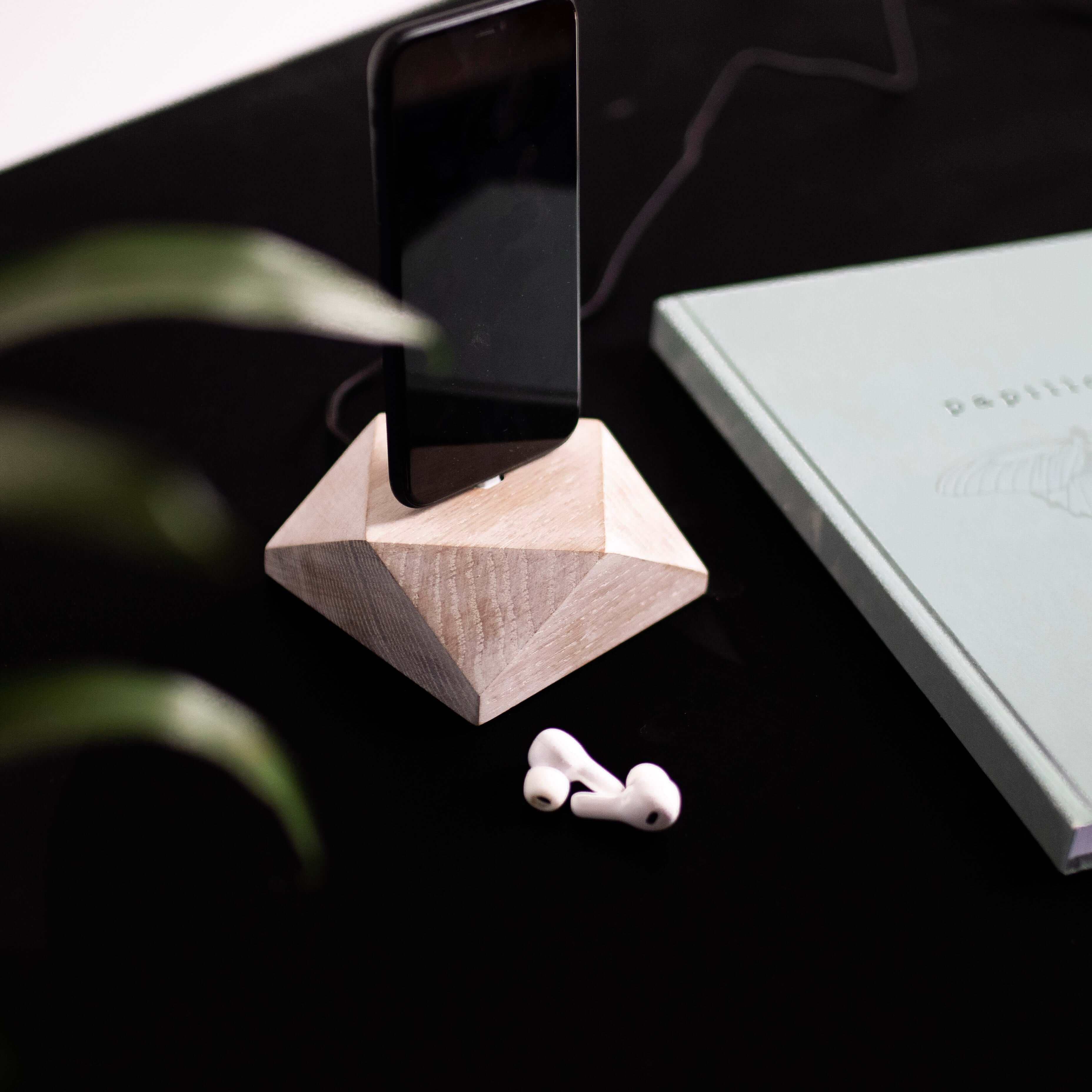 MINIMALISTIC DOCK STATION - Chopzwood