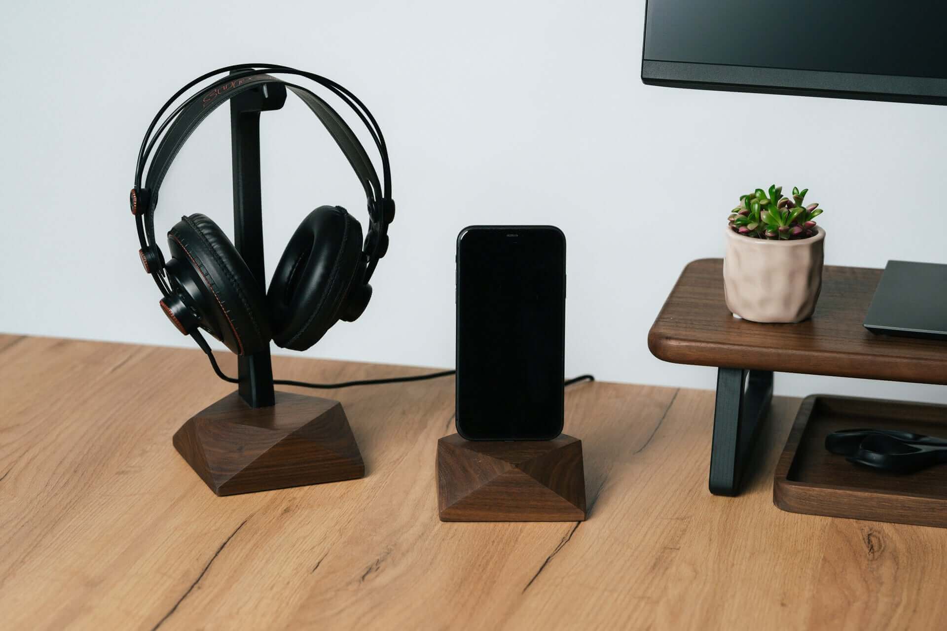 MINIMALISTIC DOCK STATION - Chopzwood