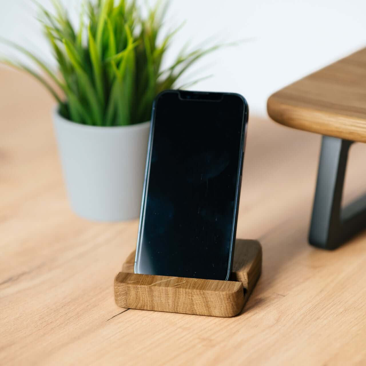 MINIMALISTIC PHONE STAND - Chopzwood