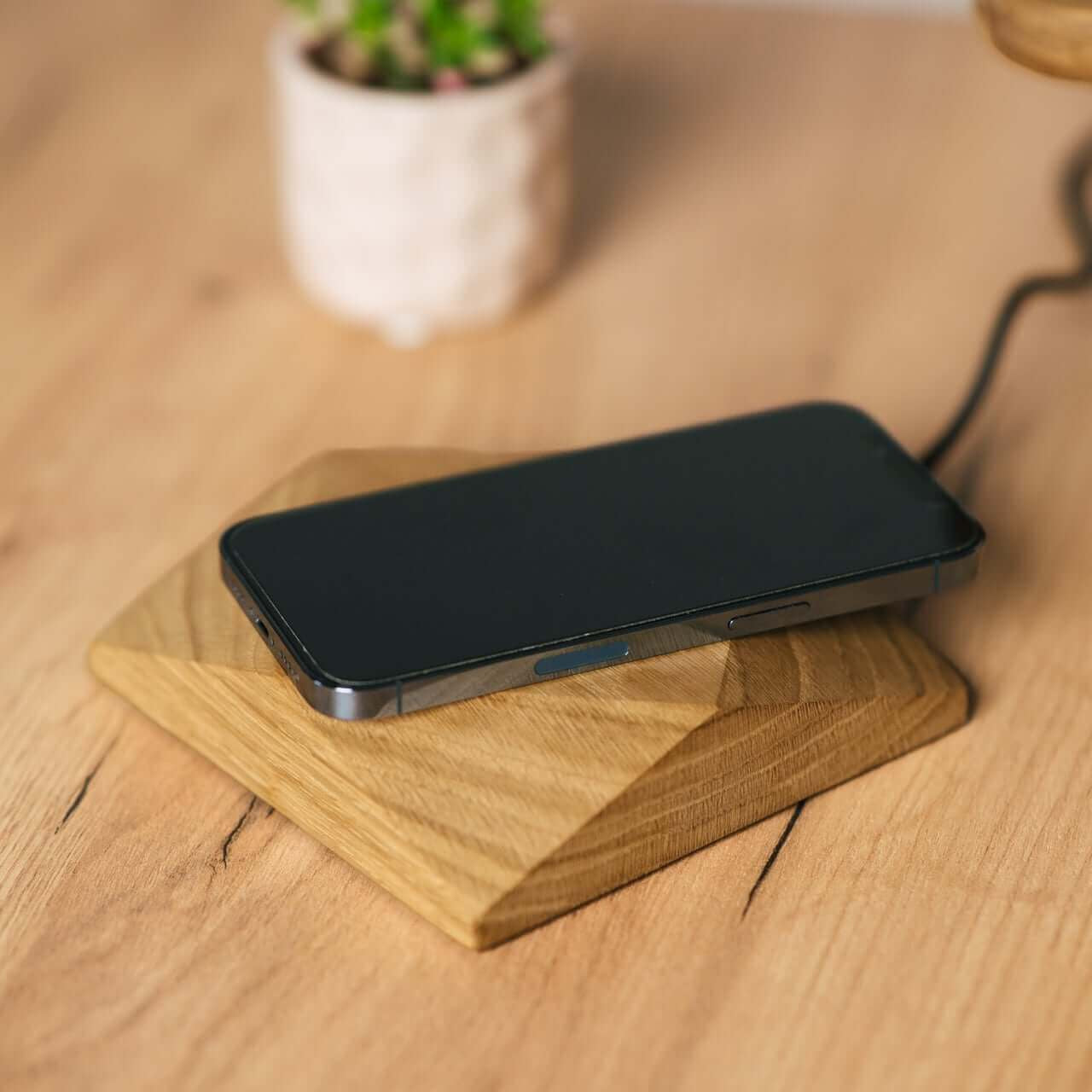 GEOMETRIC WIRELESS CHARGER - Chopzwood