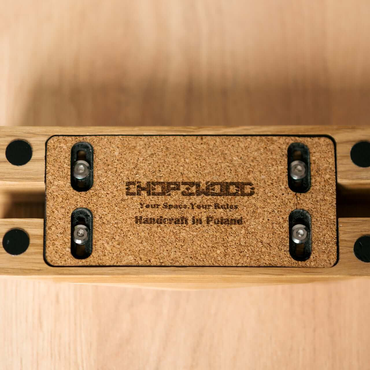 VERTICAL MINIMALISTIC MACBOOK STAND - Chopzwood