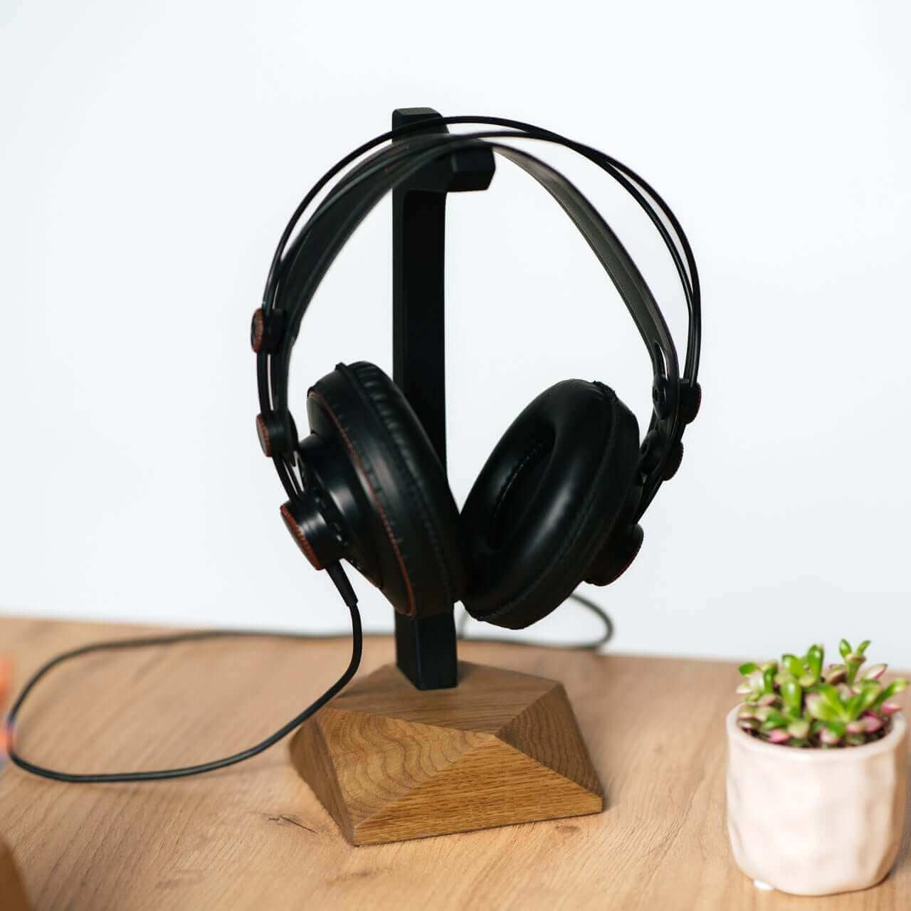 MINIMALISTIC HEADPHONE STAND - Chopzwood