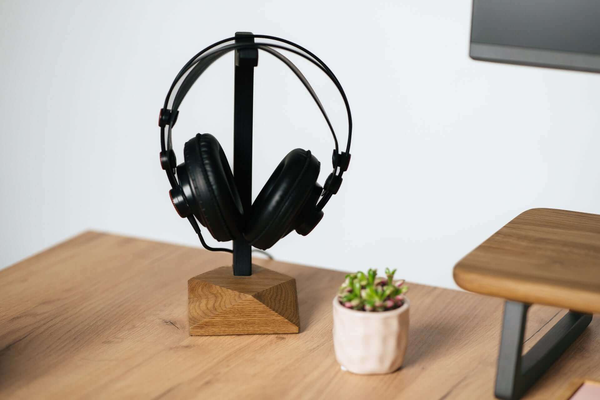 MINIMALISTIC HEADPHONE STAND - Chopzwood