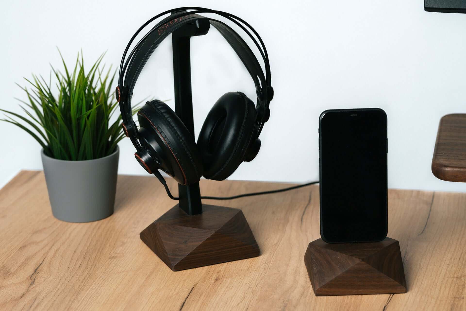 MINIMALISTIC HEADPHONE STAND - Chopzwood