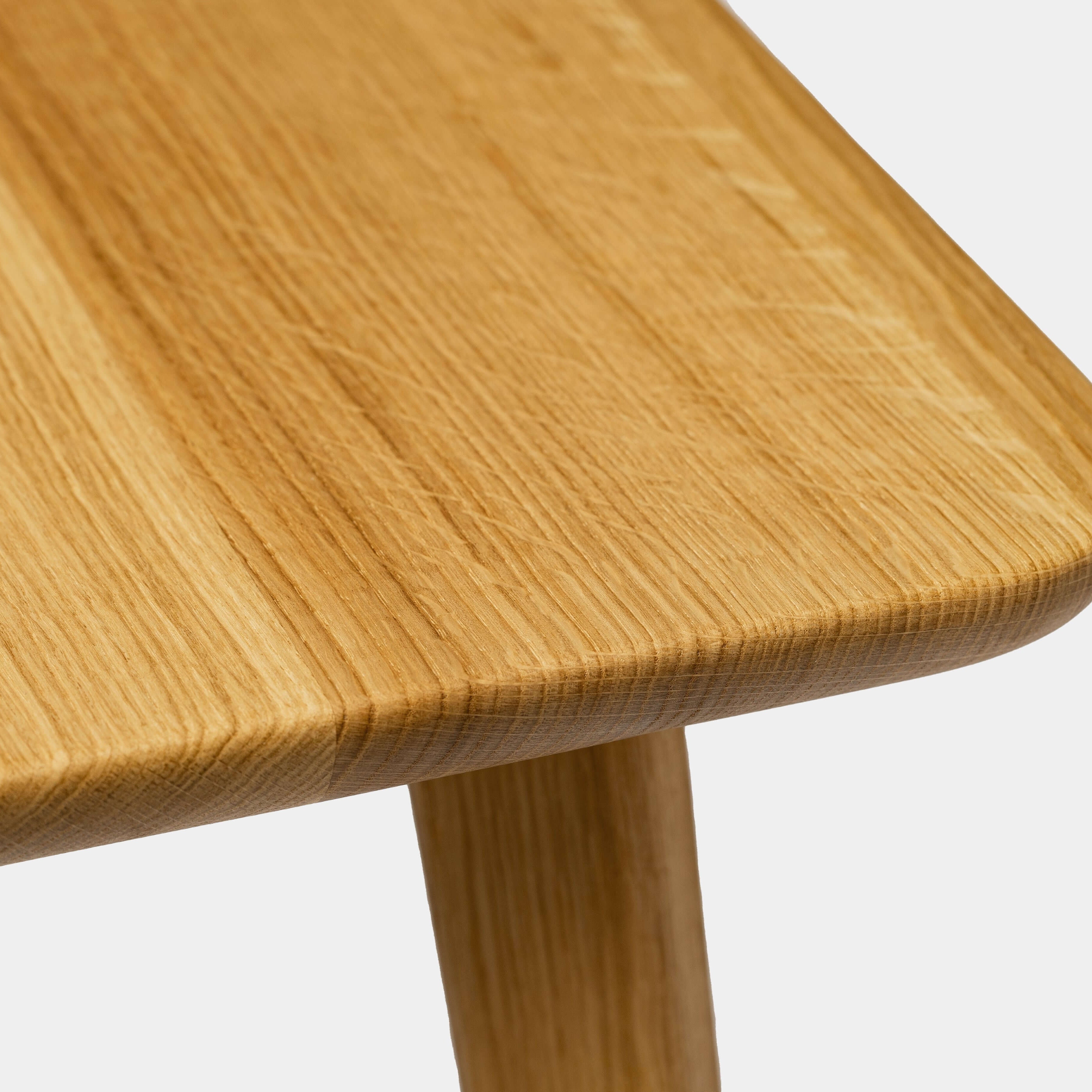 Close-up of the solid wood surface of the Desk ORIGIN showcasing its smooth finish and natural grain.
