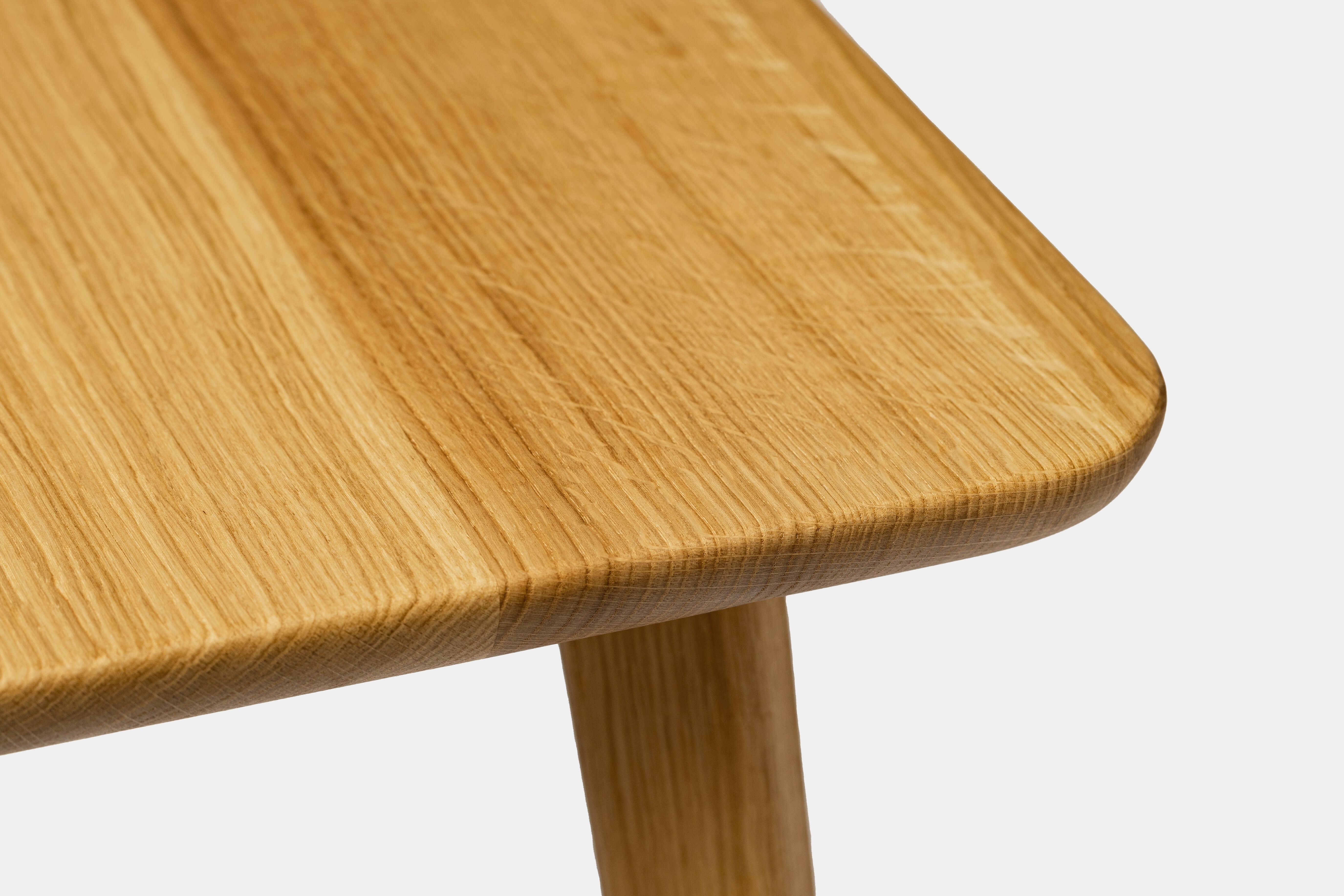 Close-up of the solid wood surface of the Desk ORIGIN showcasing its smooth finish and natural grain.