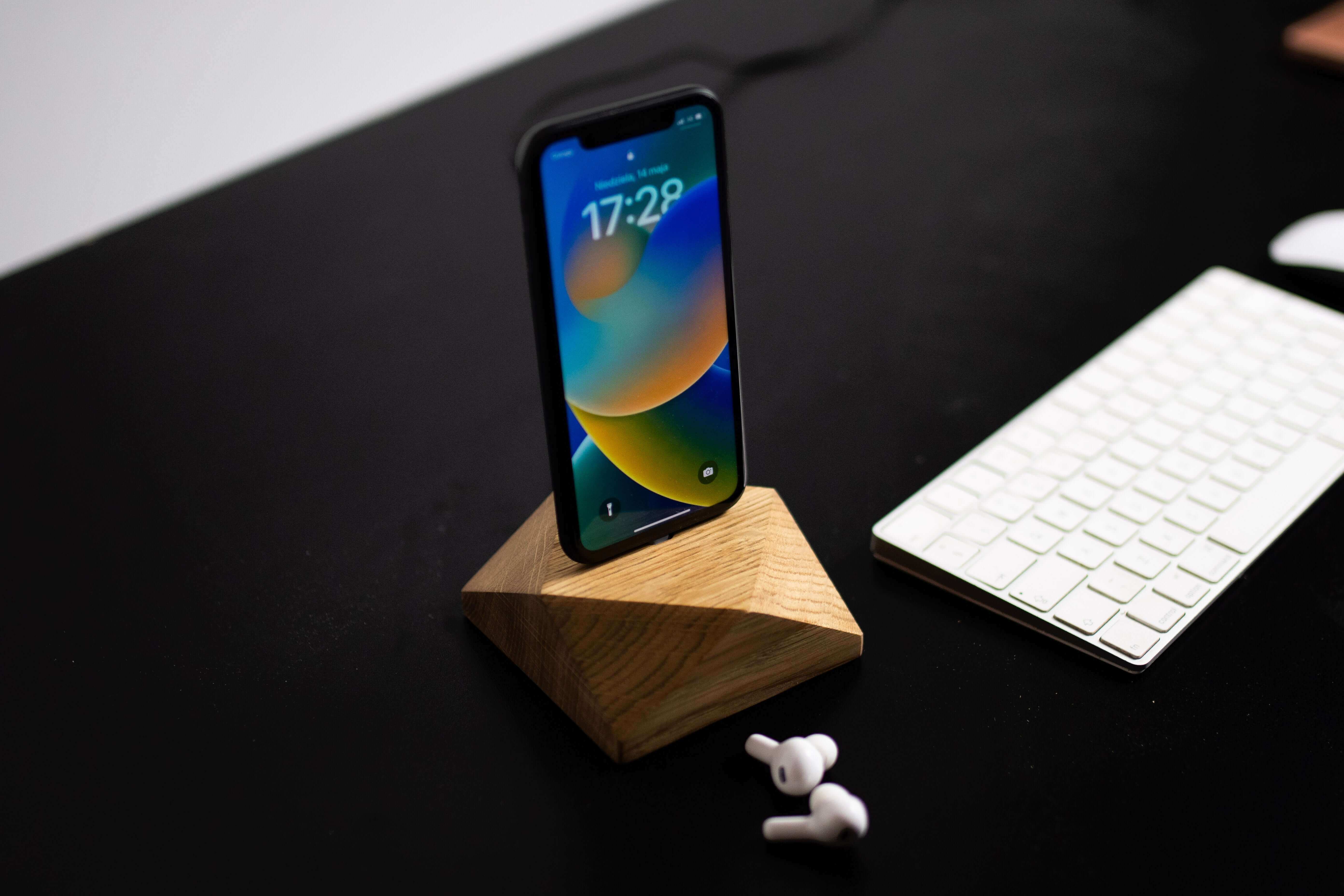 MINIMALISTIC DOCK STATION - Chopzwood