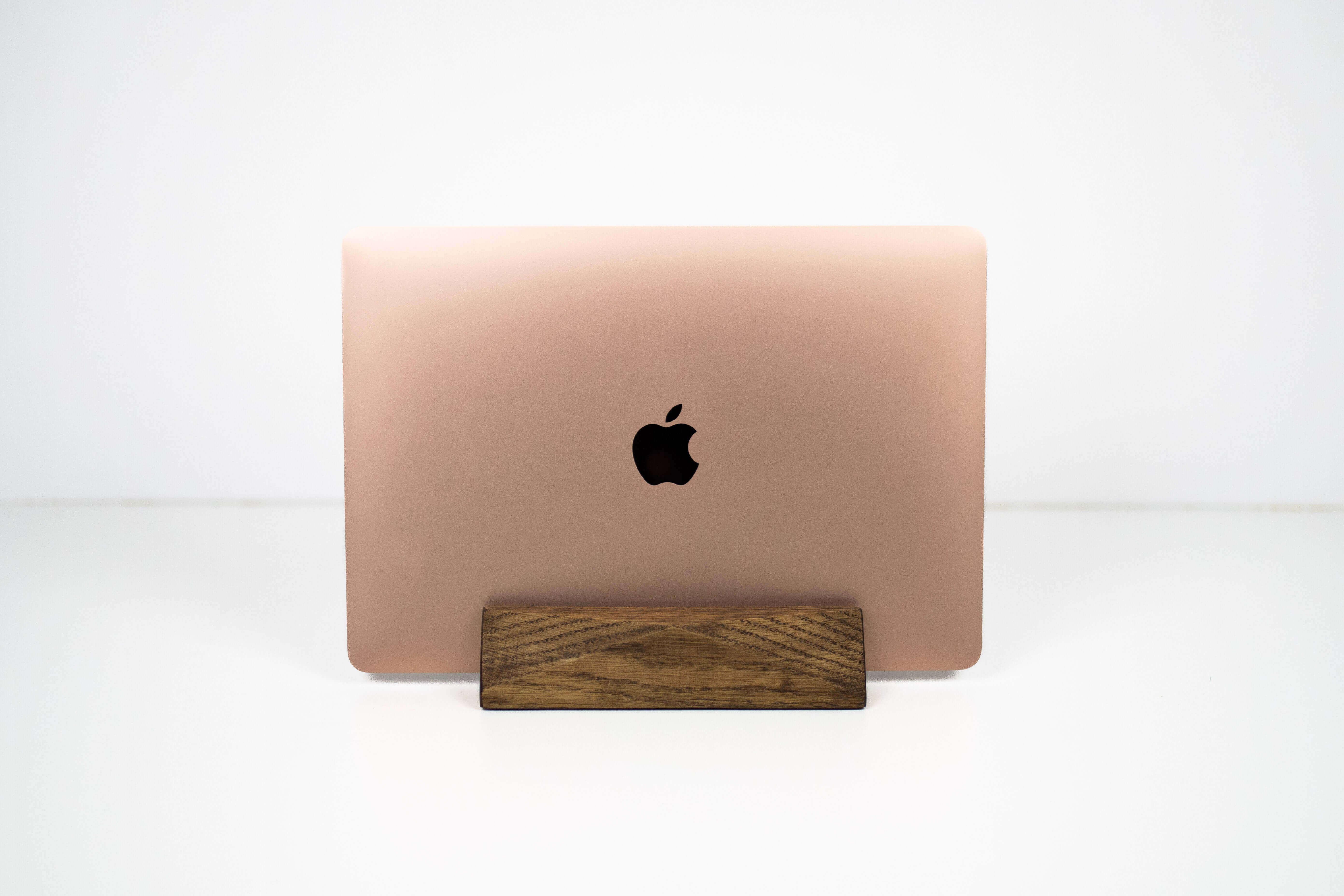 VERTICAL MINIMALISTIC MACBOOK STAND - Chopzwood