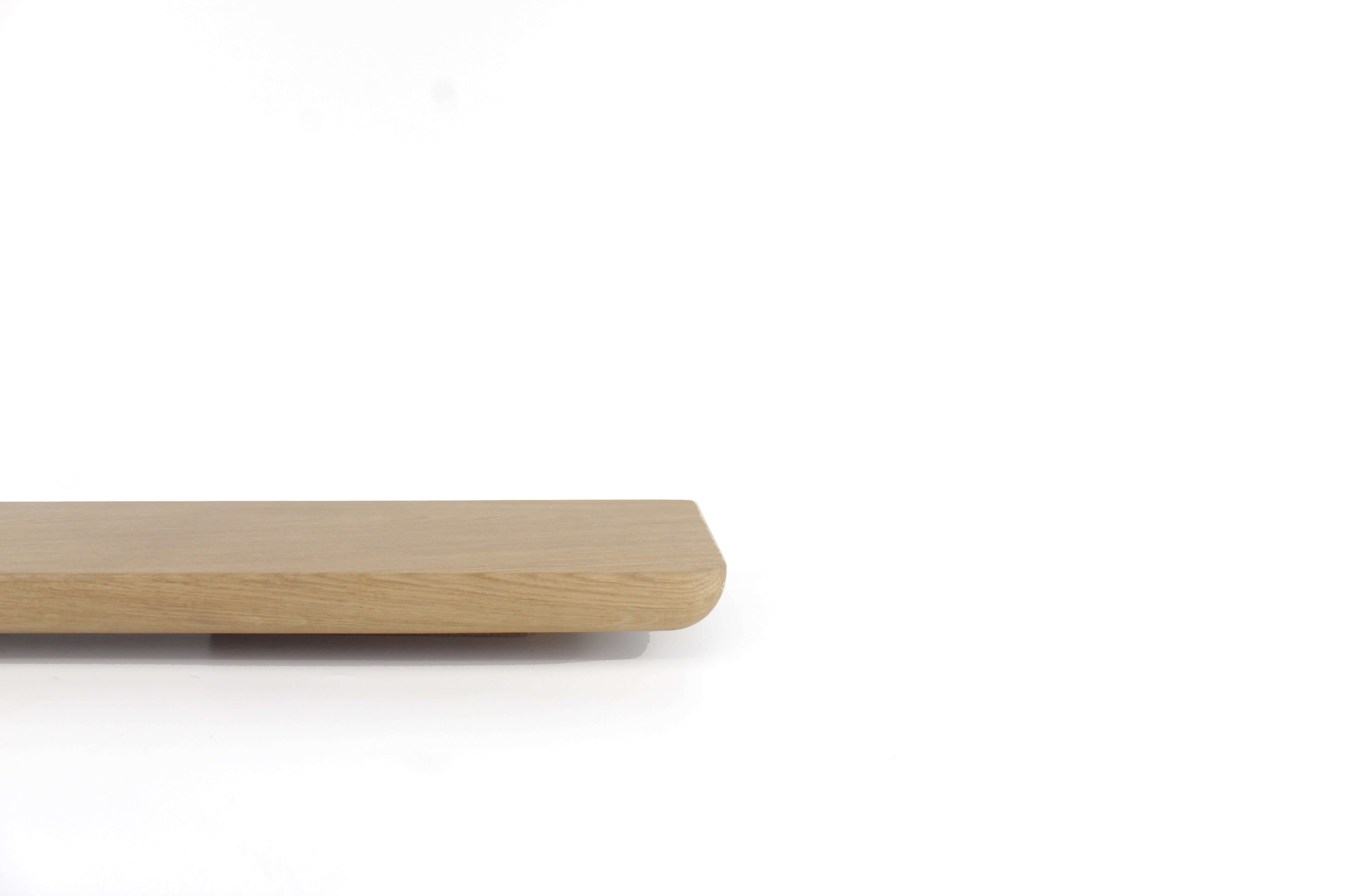 Minimalist wall shelf in oak, perfect for adding style and storage to any room. Ideal as a floating shelf for decor.